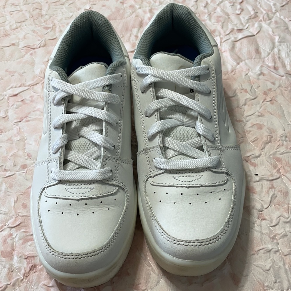 SKECHERS WHITE SIZE 5.5